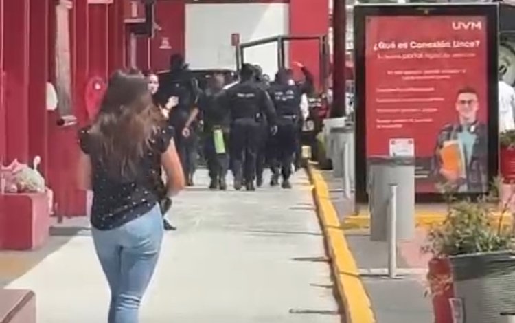 Aseguran a estudiante con arma en UVM Texcoco