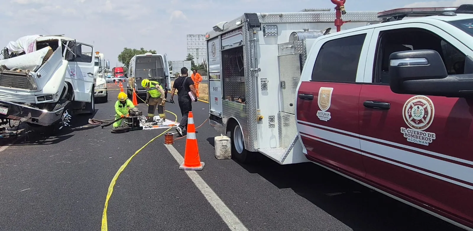 Fatal choque entre pipa y tractocamión en la México-Pirámides deja un muerto