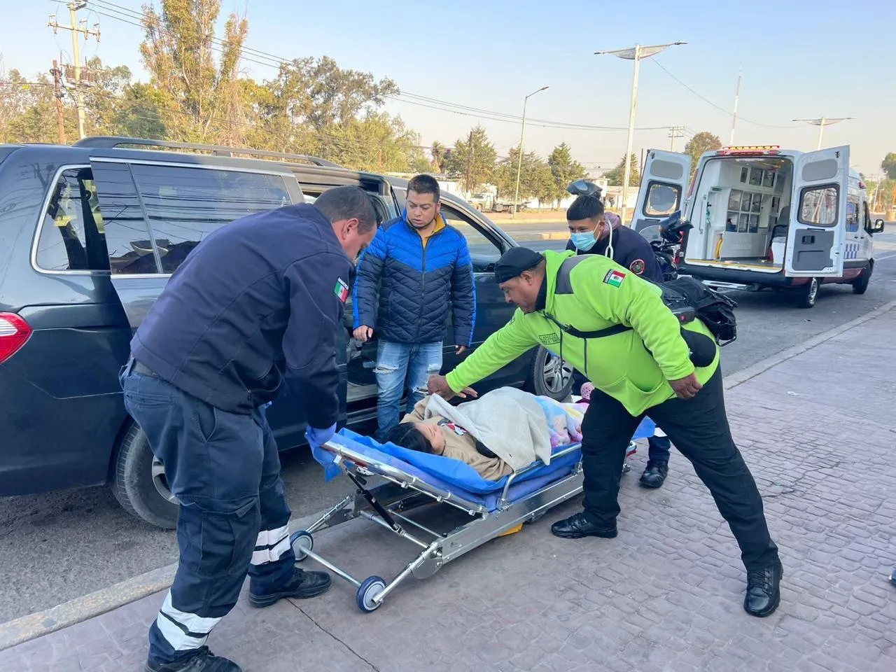 Parto de emergencia en plena vía: policías auxilian nacimiento en Tecámac