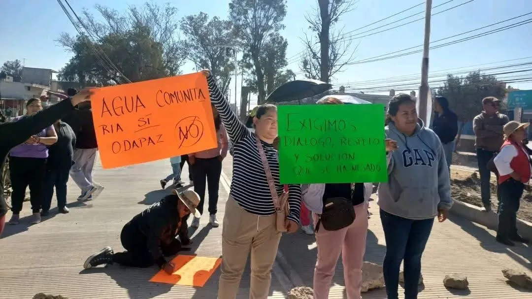 Manifestación por agua en Atlatelco provoca choque con policías