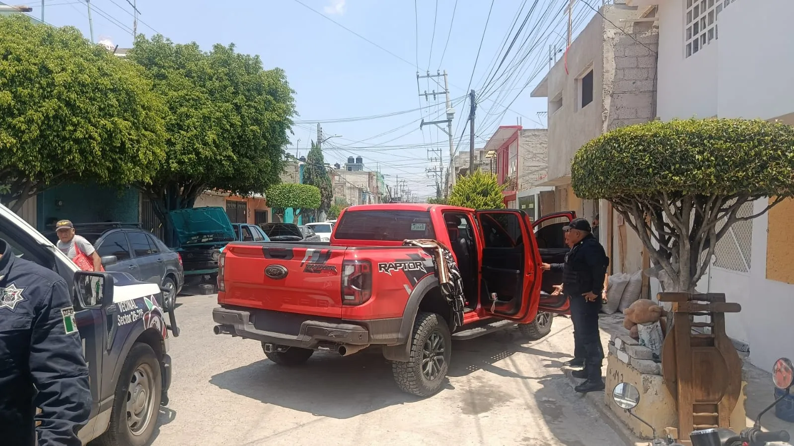 Persecución a toda velocidad en Ecatepec acaba con tres jóvenes detenidos